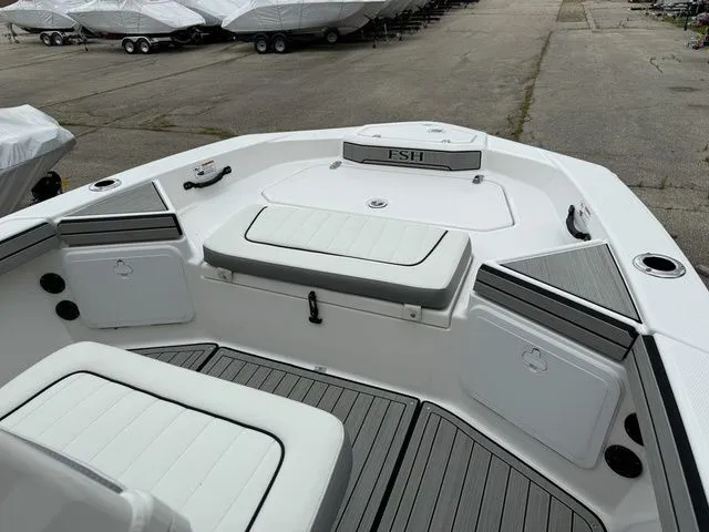 Slide: The Image of Interior view of Yamaha 195 FSH Sport boat, model year 2025. - 28