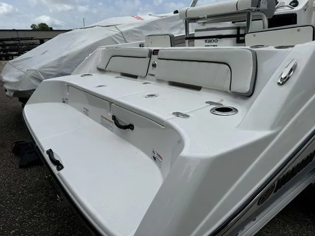 Slide: The Image of Yamaha Boats 195 FSH Sport 2025, white rear deck with seating. - 5