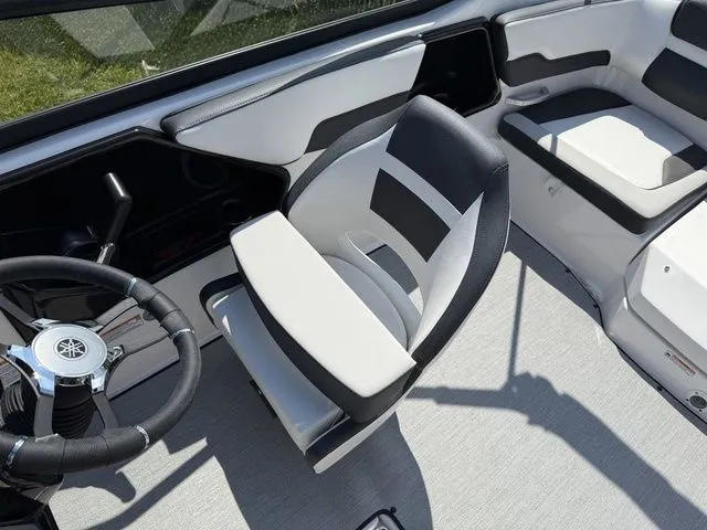 Slide: The Image of Yamaha SX195 2025 - 14