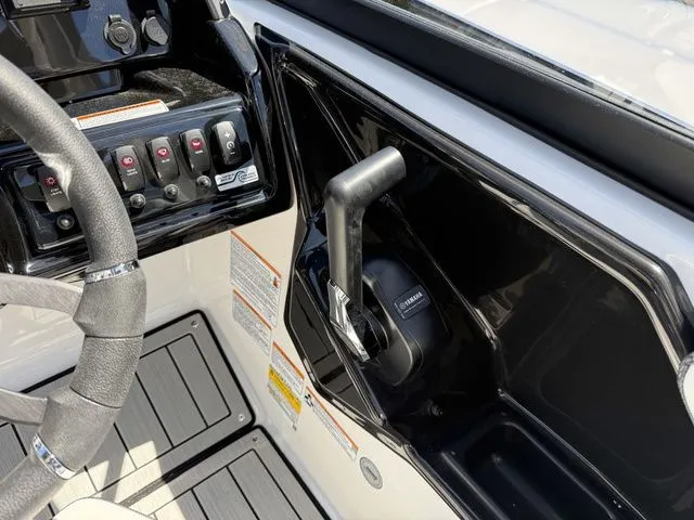 Slide: The Image of Yamaha 195S 2026 - 20