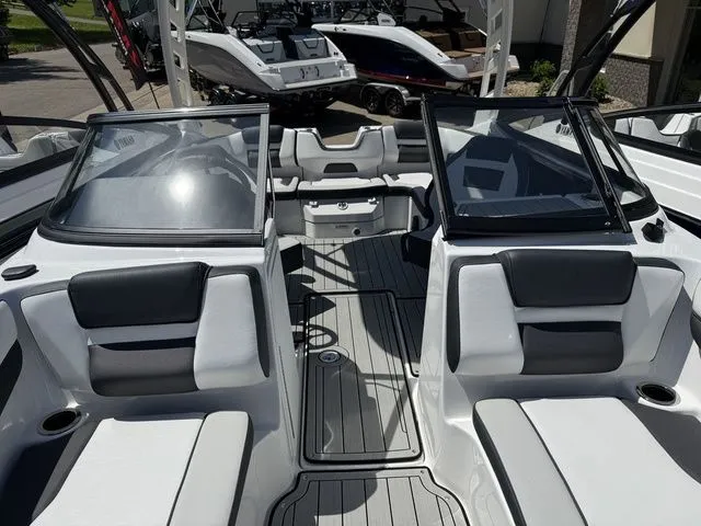 Slide: The Image of Yamaha 195S 2026 - 36