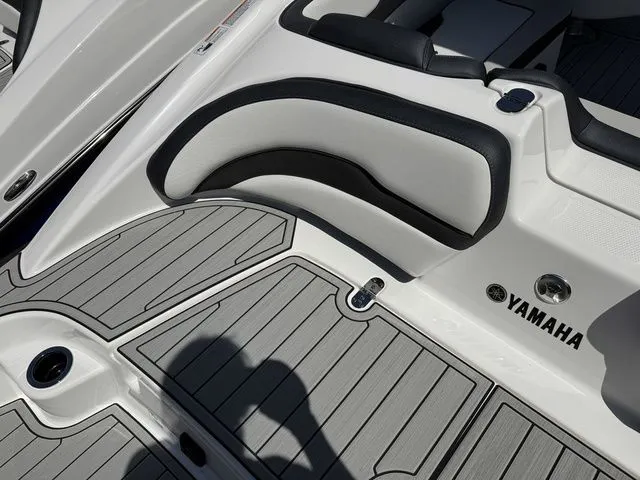 Slide: The Image of Yamaha 195S 2026 - 5