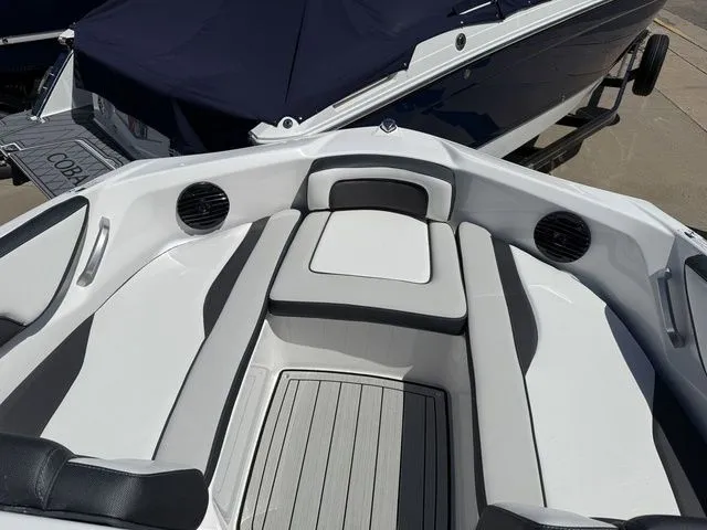 Slide: The Image of Yamaha 195S 2026 - 29