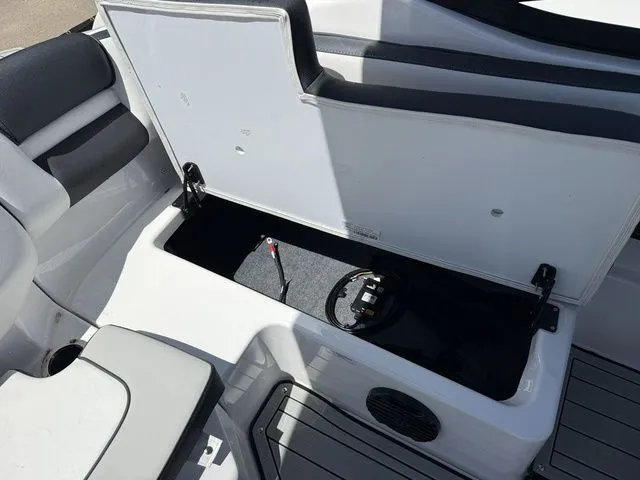 Slide: The Image of Yamaha 195S 2026 - 12