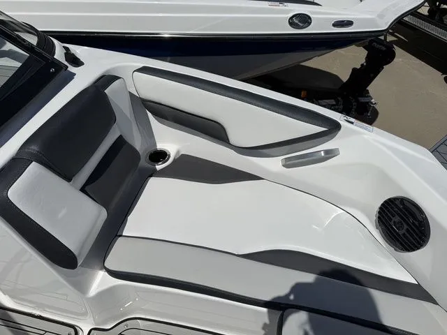 Slide: The Image of Yamaha 195S 2026 - 30