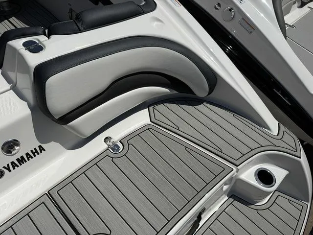 Slide: The Image of Yamaha 195S 2026 - 4