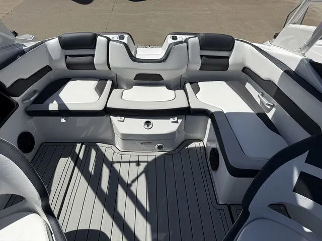 Slide: The Image of Yamaha 195S 2026 - 8