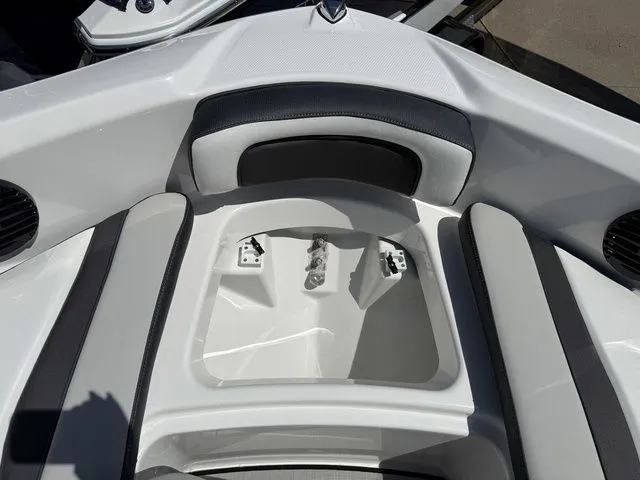 Slide: The Image of Yamaha 195S 2026 - 32