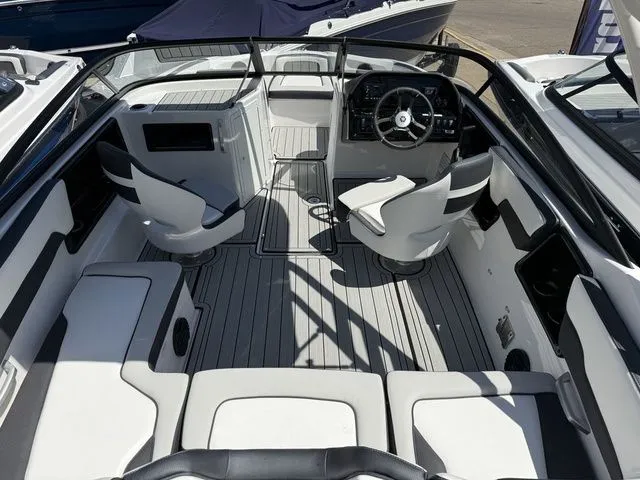 Slide: The Image of Yamaha 195S 2026 - 7