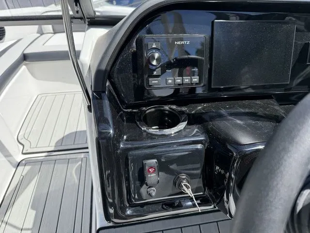 Slide: The Image of Yamaha 195S 2026 - 17