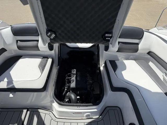 Slide: The Image of Yamaha 195S 2026 - 9