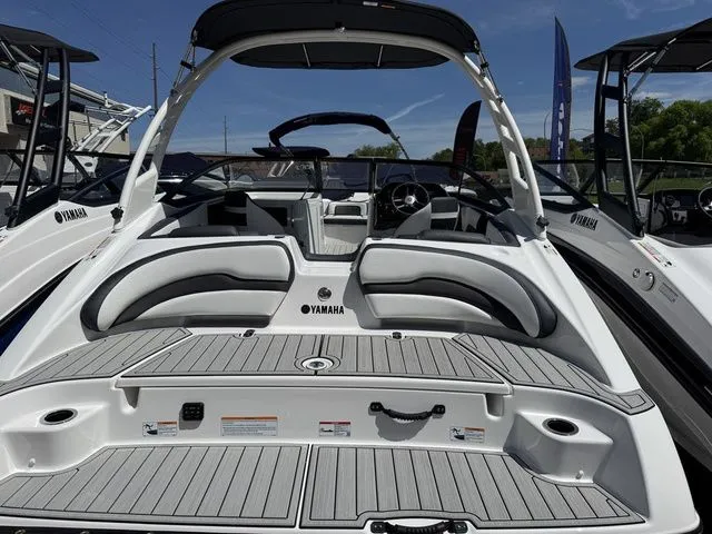 Slide: The Image of Yamaha 195S 2026 - 3