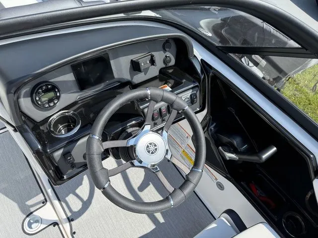 Slide: The Image of Interior view of a 2025 Yamaha SX195 boat cockpit. - 15