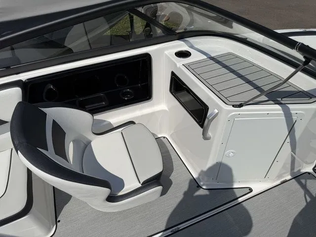 Slide: The Image of Interior of a 2025 Yamaha SX195 boat with modern cockpit design. - 16