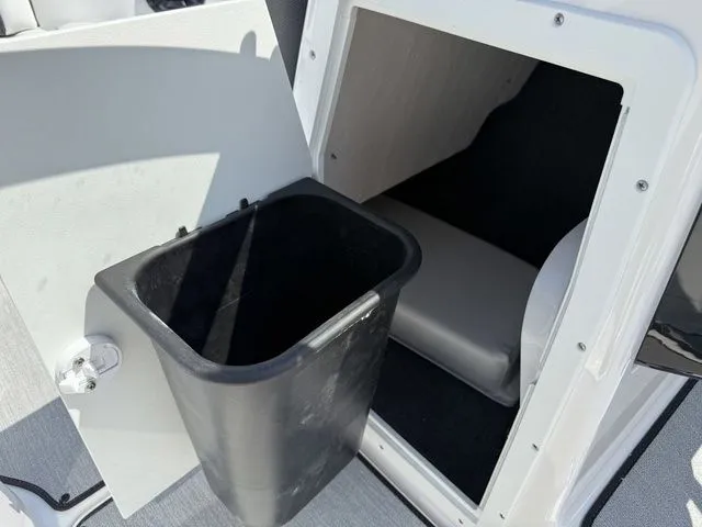 Slide: The Image of Yamaha SX195 2025 boat with open storage compartment and trash bin. - 21