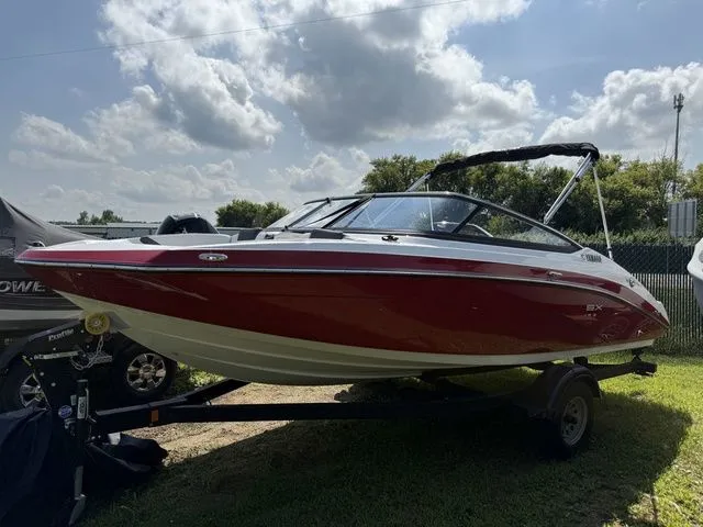 Slide: The Image of 2025 Yamaha SX195 boat on trailer under cloudy sky. - 4