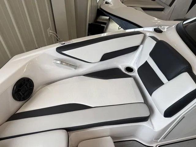 Slide: The Image of Yamaha SX195 2025 - 26