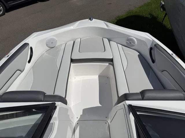 Slide: The Image of Yamaha AR190 2025 - 25