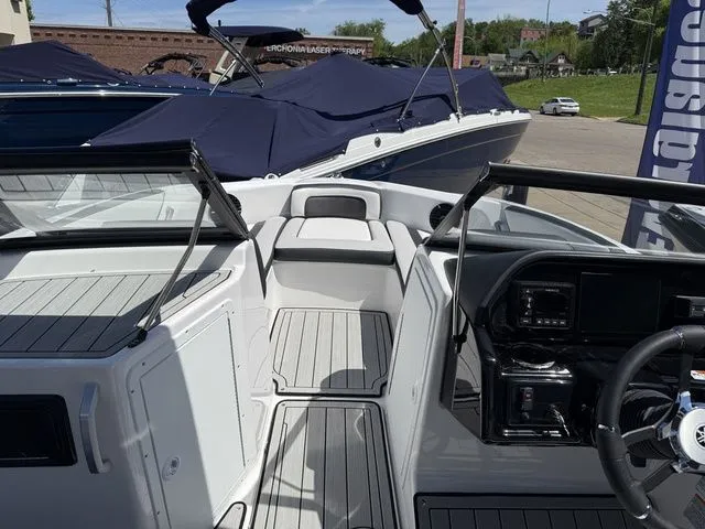 Slide: The Image of Yamaha 195S 2026 - 27