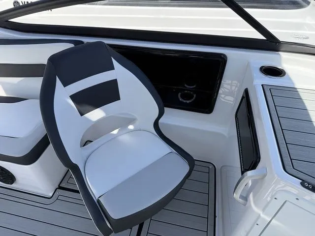 Slide: The Image of Yamaha 195S 2026 - 22