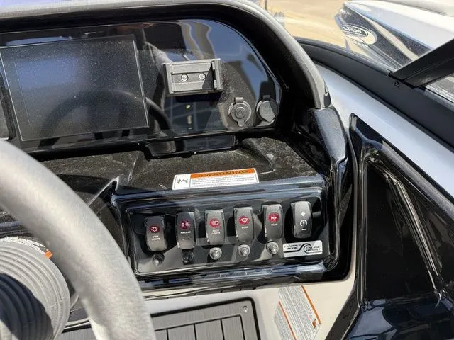Slide: The Image of Yamaha 195S 2026 - 19
