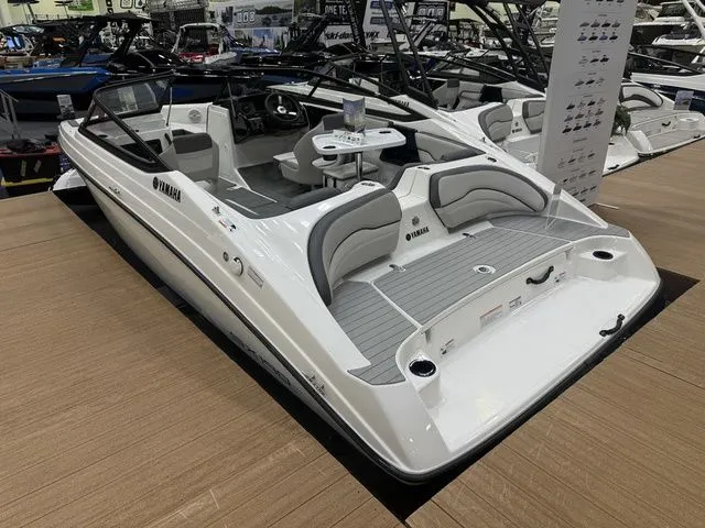 Slide: The Image of 2026 Yamaha Boats SX190 displayed at a boat show. - 3