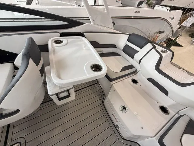 Slide: The Image of Yamaha 195S 2025 - 9