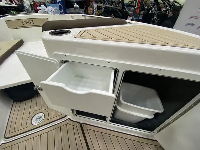 Slide: The Image of Yamaha 255 FSH Sport H 2024 with storage compartments and drawers. - 21