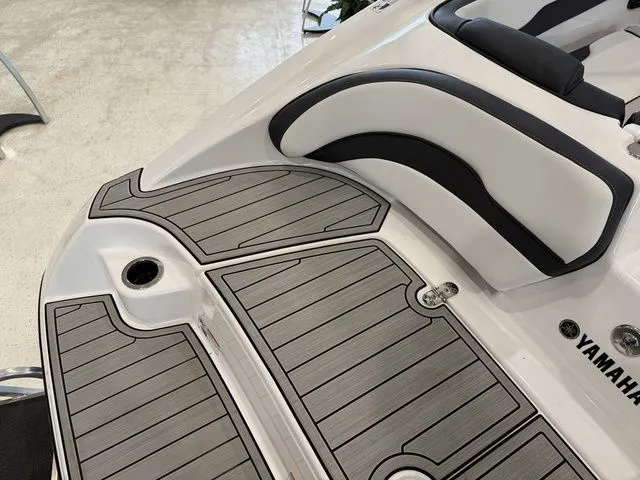 Slide: The Image of Yamaha SX195 2025 boat featuring stylish deck design and comfortable seating. - 4