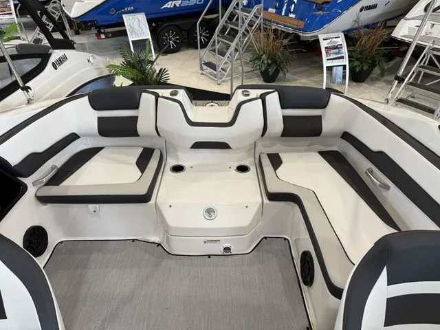 Slide: The Image of Interior of 2025 Yamaha Boats SX195 with sleek seating. - 9