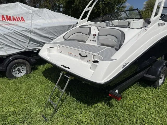 Slide: The Image of Yamaha AR190 2025 boat with rear ladder on green grass. - 4