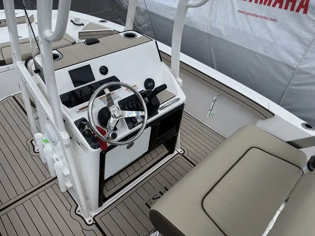 Slide: The Image of Interior view of 2025 Yamaha Boats 195 FSH Sport cockpit. - 11