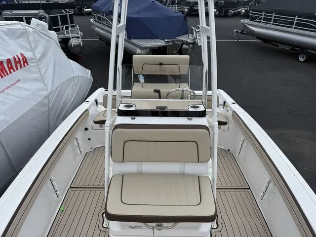 Slide: The Image of Yamaha Boats 195 FSH Sport 2025 with beige seating and T-top. - 16
