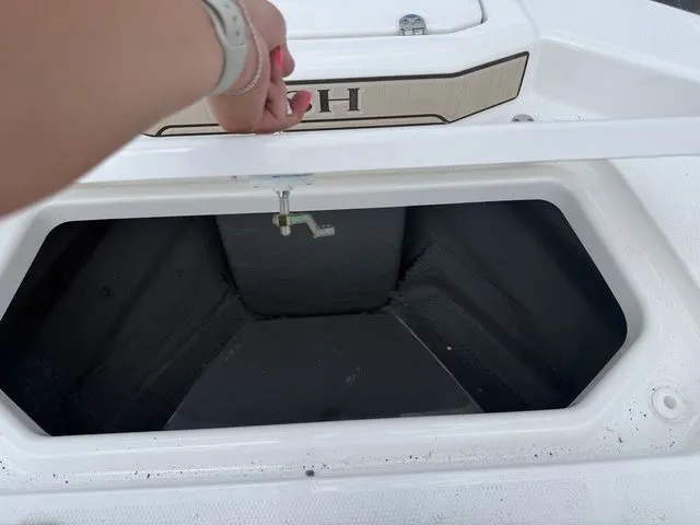 Slide: The Image of Yamaha 195 FSH Sport 2025 storage compartment on boat. - 19