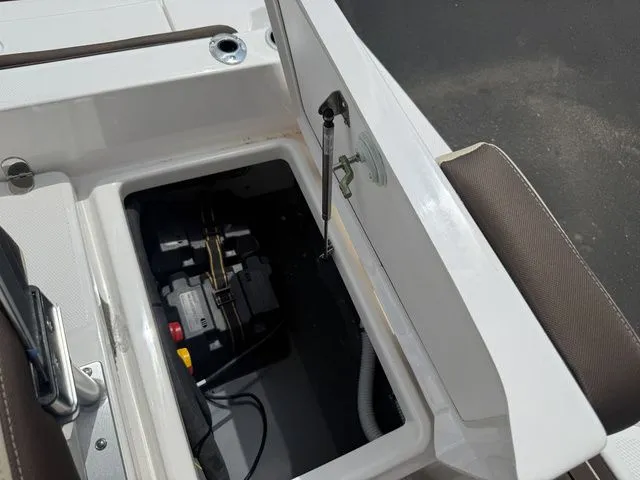 Slide: The Image of Yamaha Boats 195 FSH Sport 2025 battery compartment open. - 20