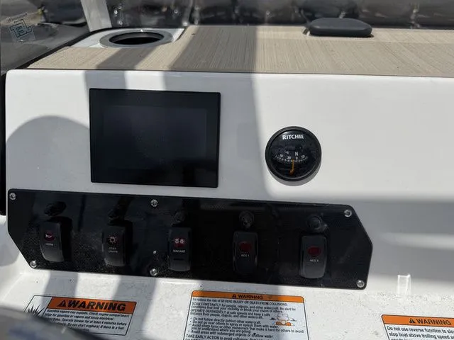 Slide: The Image of Dashboard of Yamaha 195 FSH Sport 2025 with compass and screen. - 23