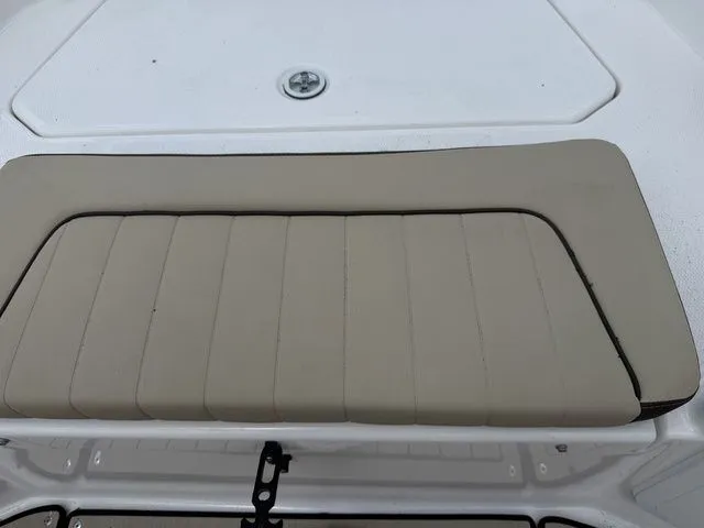 Slide: The Image of Yamaha Boats 195 FSH Sport 2025 seat cushion detail view. - 24
