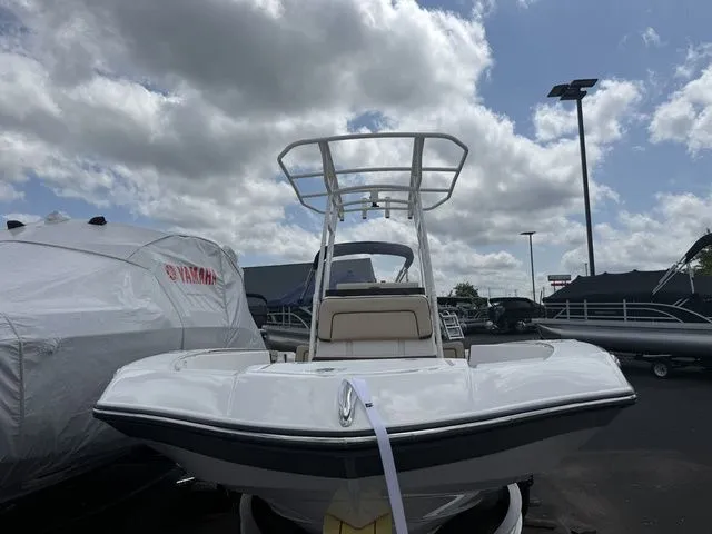 Slide: The Image of Yamaha Boats 195 FSH Sport 2025 outdoors under cloudy sky. - 3