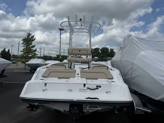 Slide: The Image of Yamaha Boats 195 FSH Sport 2025 parked outdoors, rear view. - 4