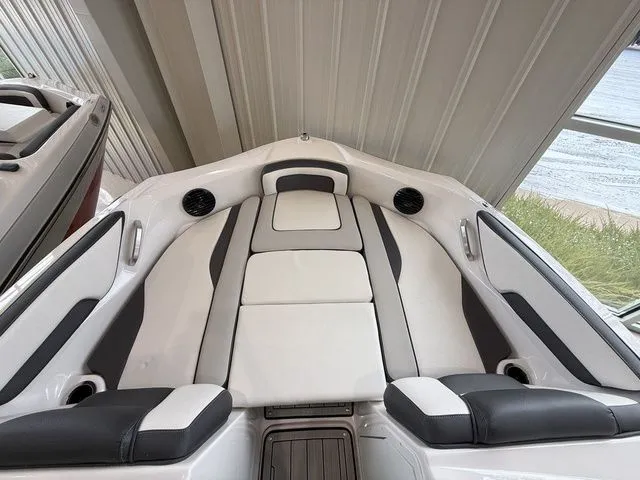 Slide: The Image of Interior of 2025 Yamaha Boats 195S with luxurious seating. - 25