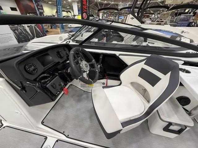 Slide: The Image of Interior of 2025 Yamaha Boats AR195 with steering console and seat. - 10