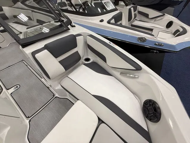 Slide: The Image of Interior of 2025 Yamaha Boats AR195 with modern seating. - 14