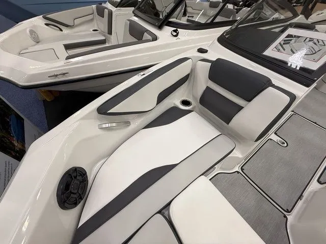 Slide: The Image of Interior of 2025 Yamaha Boats AR195 with modern seating. - 15