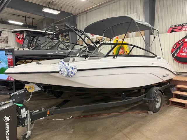 The Image of 2024 Yamaha Boats SX190 in showroom on trailer. - 1