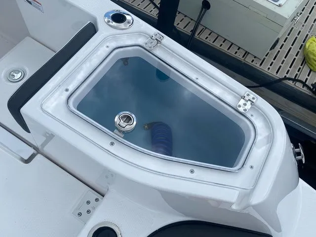 Slide: The Image of Yamaha Boats 2024 255 FSH Sport H with transparent lid. - 7