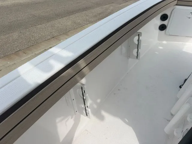 Slide: The Image of Interior view of 2024 Yamaha Boats 190 FSH Sport. - 15