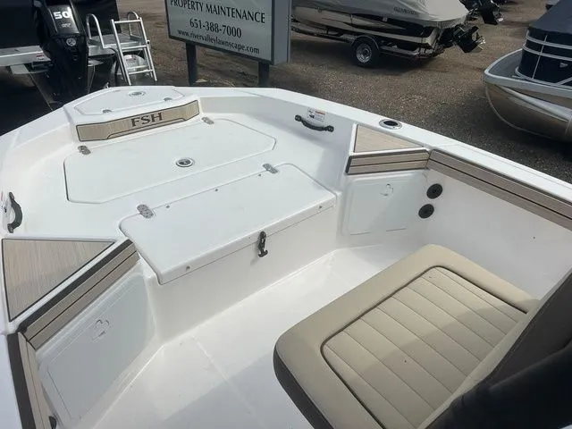 Slide: The Image of Interior view of 2024 Yamaha Boats 190 FSH Sport with seating area. - 17