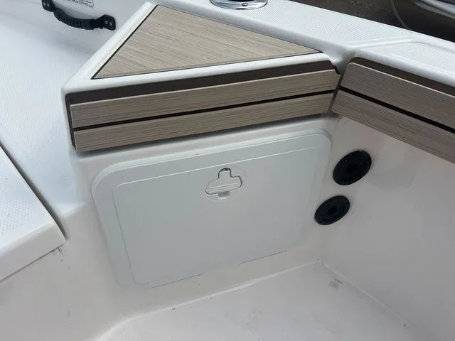 Slide: The Image of Close-up of 2024 Yamaha Boats 190 FSH Sport interior. - 24