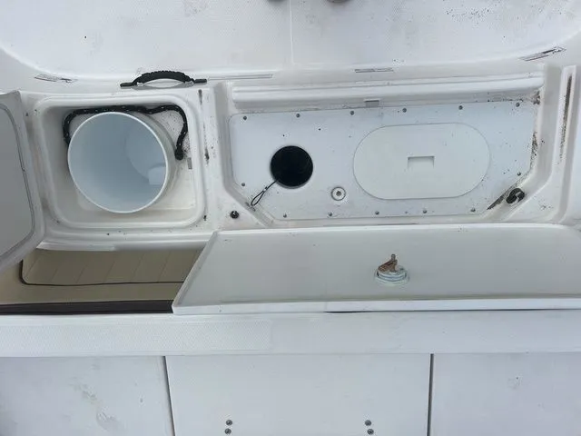 Slide: The Image of Yamaha 190 FSH Sport 2024 boat interior with storage and bucket. - 29