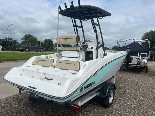 Slide: The Image of 2024 Yamaha Boats 190 FSH Sport on trailer, side view. - 4